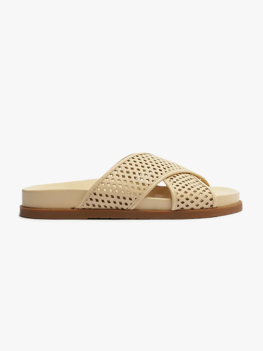 Hering Shoes, Sandália Papete Feminina Vazada - Bege