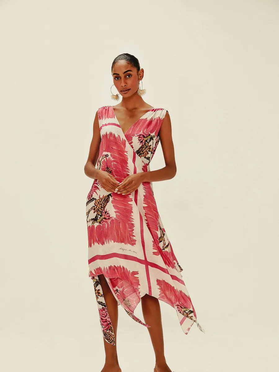 Vestido de grife em promoção