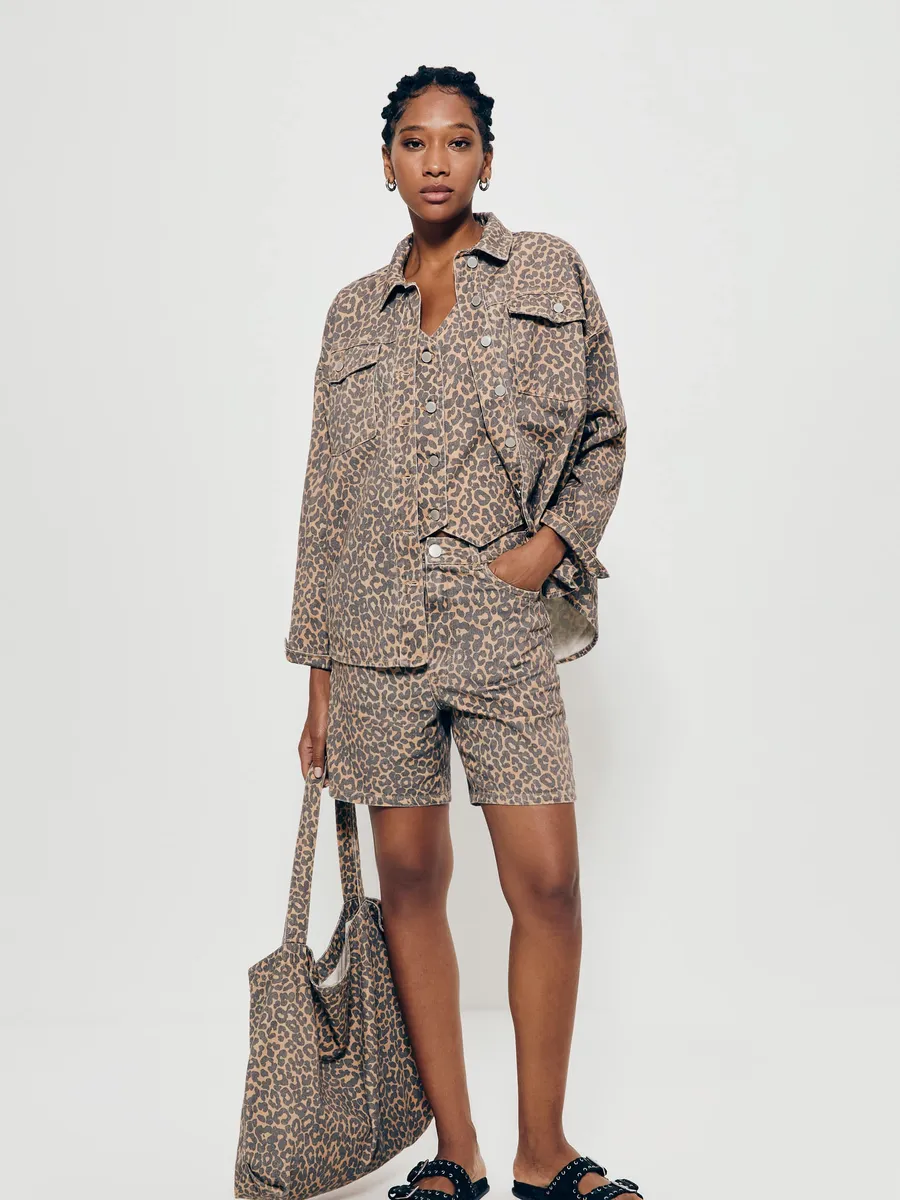 Hering Adulto, Bermuda Feminina De Sarja Animal Print  - Marrom