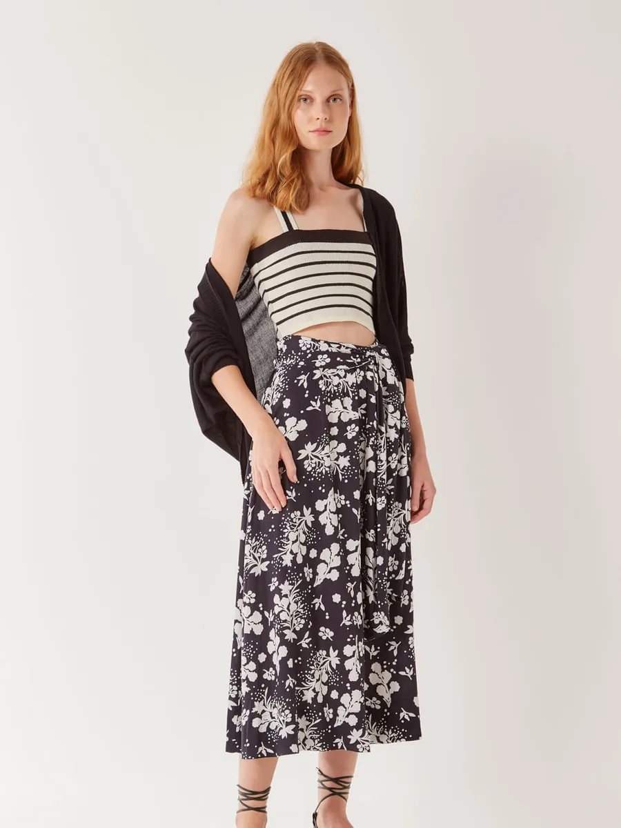 Sacada, Saia Estampa Free Flowers Black