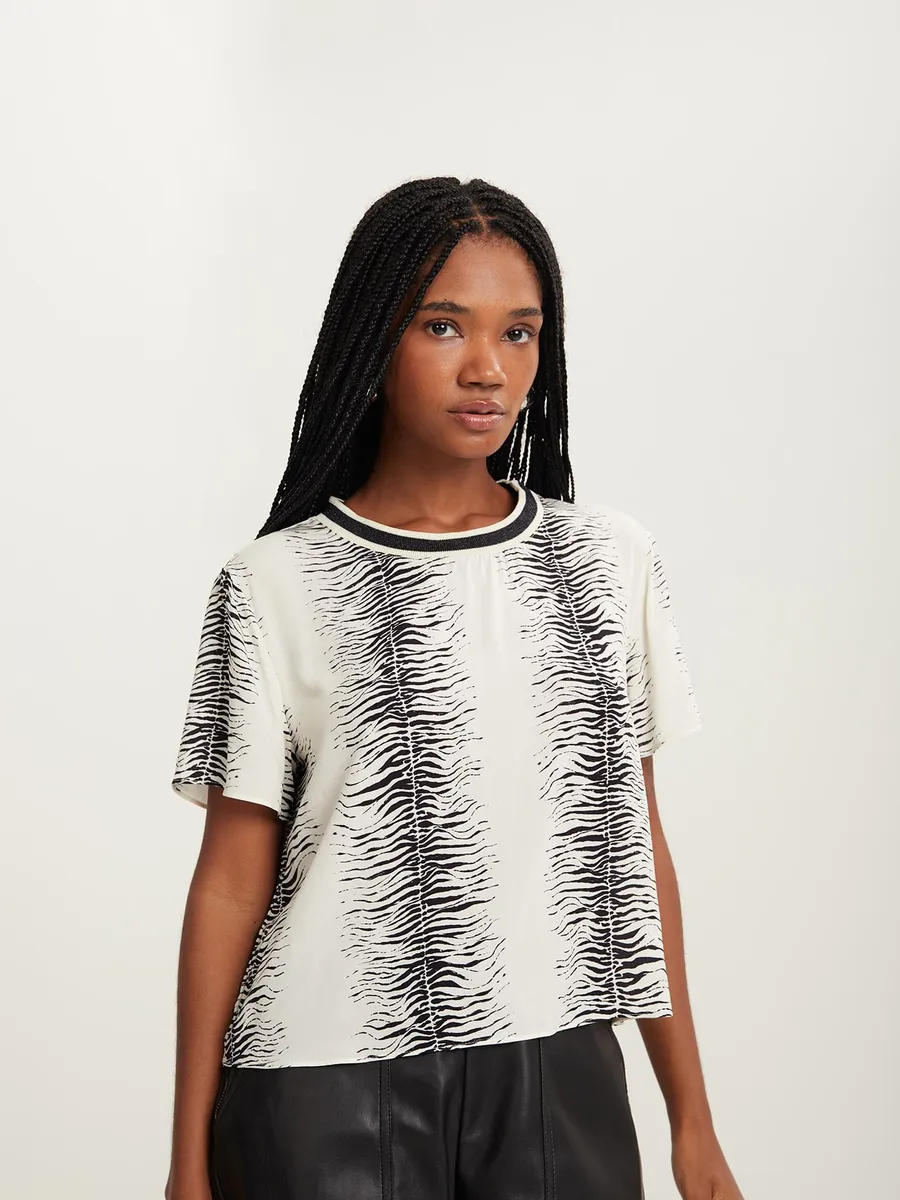Lez A Lez, Blusa Curta Estampada Com Gola Em Retilínea